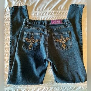 Jeanbay Size 6 Women Blue Jeans with embellished pockets & small slit at ankles.